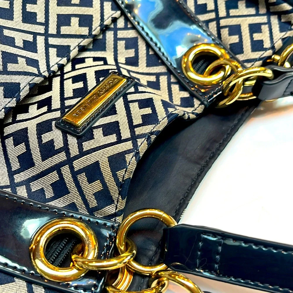 Tommy Hilfiger Signature Marineblau Canvas Tote w/Navy Patent Leather Trim - Picture 3 of 12